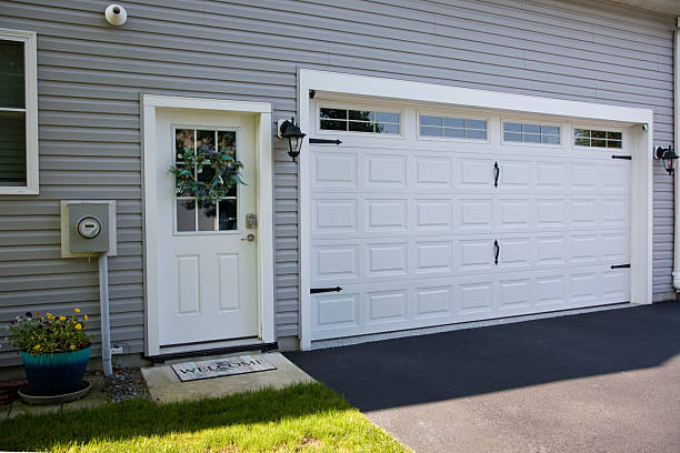 24/7 Emergency Garage Door Panel Replacement experts in Old Jamestown, MO